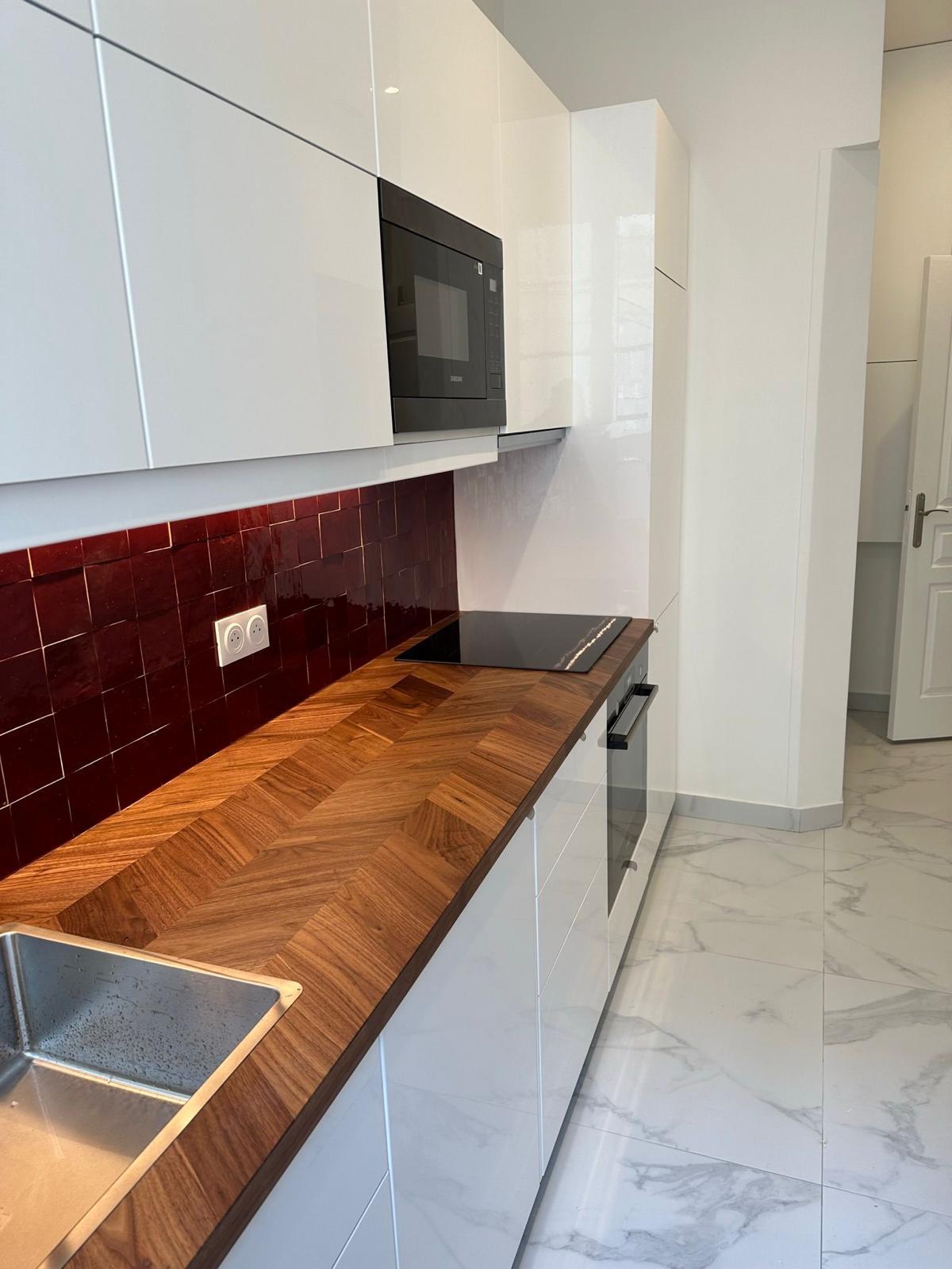 Réalisation HEPHIR — Cuisine : Cuisine laquée & crédence zellige · Paris
